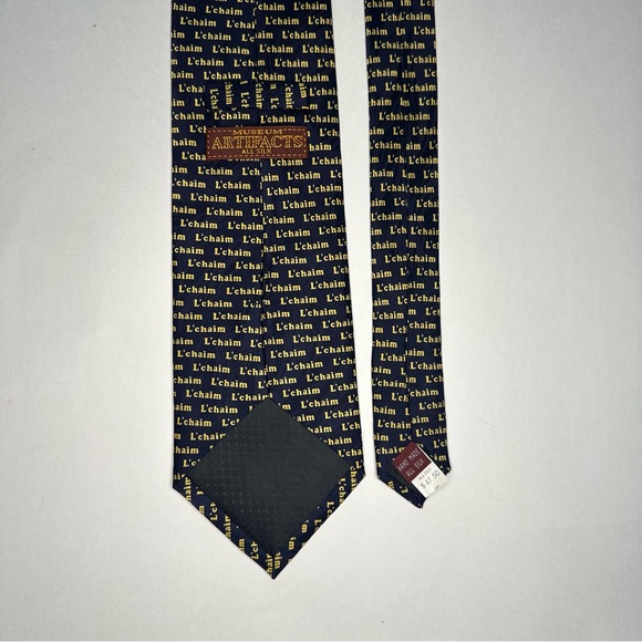 NWT L’chiam L’chiam Museum Artifacts Jewish Hebrew Silk Classic Blue Tie 3.75” - Picture 3 of 6